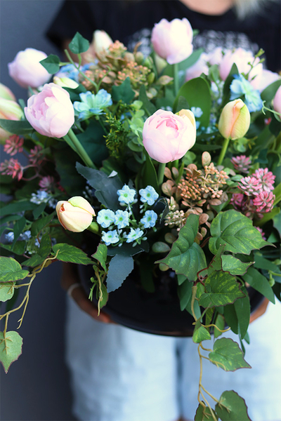 Tulippa 2, kompozycja nagrobna w misie