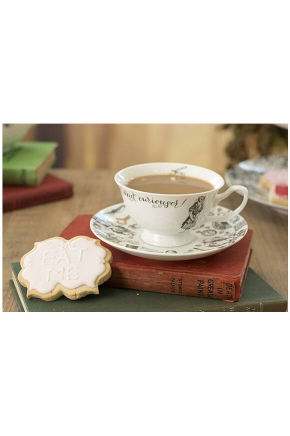 Alice in Wonderland, filiżanka ze spodkiem