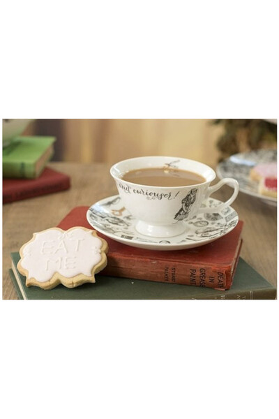 Alice in Wonderland, filiżanka ze spodkiem