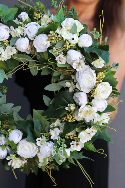 Anita, biały wianek z pełnikami, śr.40cm 