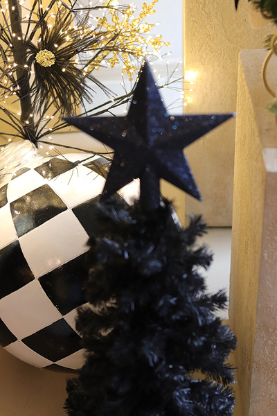 Black Winter, dekoracyjna choinka sztuczna w jucie z gwiazdą