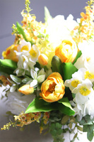 Amira White, dekoracja kwiatowa na stół Wielkanocny