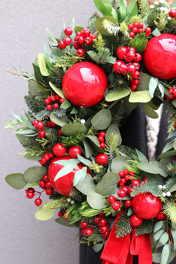 Apart Christmas Exclusives, świąteczny wianek na drzwi z wstążkami