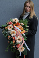 Morelle Story, pomarańczowa wiązanka nagrobna w naczyniu