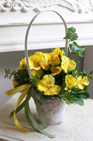 Żółte Bratki, wiosenny koszyk kwiatów