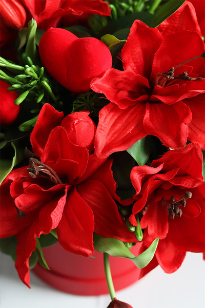 Walentynove Love, czerwony flowerbox na walentynki