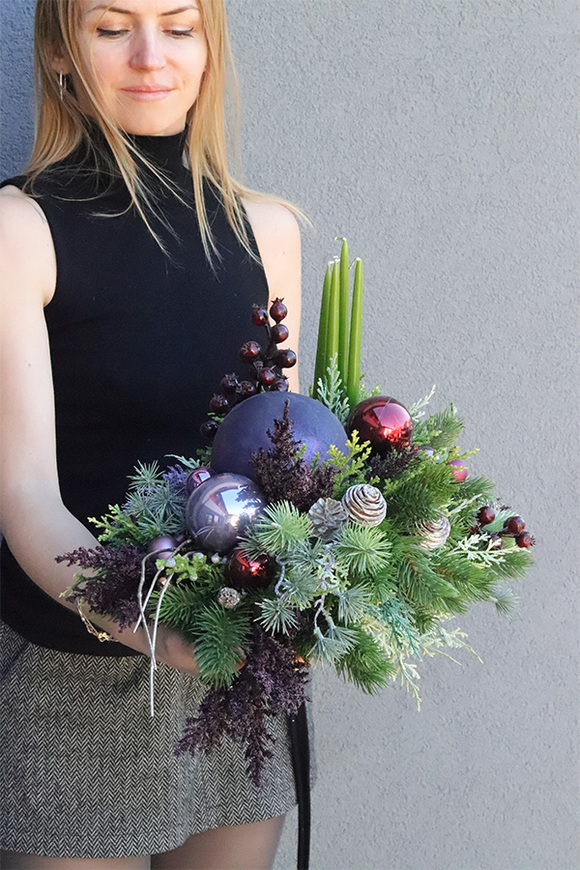 Fioletowa Zima, adwentowy stroik ze świecami na tacy