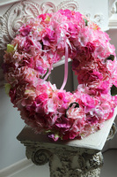 Hortensje Pinky, różowy wianek z hortensji na drzwi