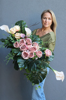 Bliskość Cappuccino Goldi, kompozycja nagrobna w naczyniu łódce