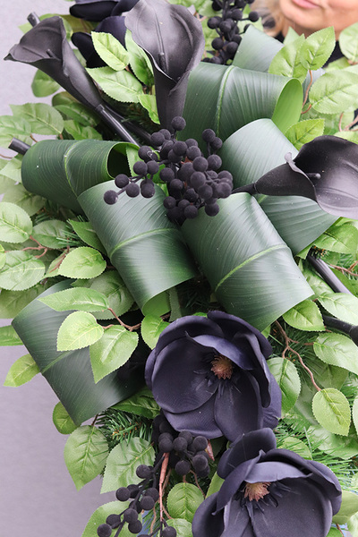 Black Flowers, kompozycja nagrobna na podkładzie, wym.38x100x52cm