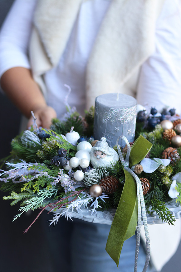 Wigilia w Jagodach, stroik ze świecą na talerzu