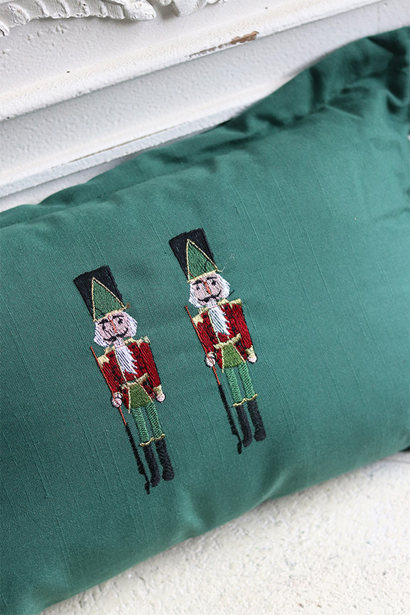 Xmas Nutcrackers, świąteczna poduszka, zielona
