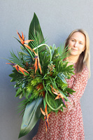 Strelicja Hotelia, podłużna kompozycja w misie