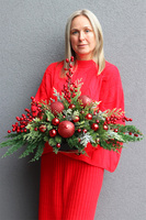 Zima w Czerwieni, świąteczna kompozycja nagrobna w misie