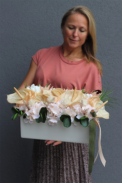 kompozycja kwiatowa New York Style, wys.20x50cm