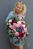 Gerrania 2, nagrobna wiązanka z fioletowym akcentem