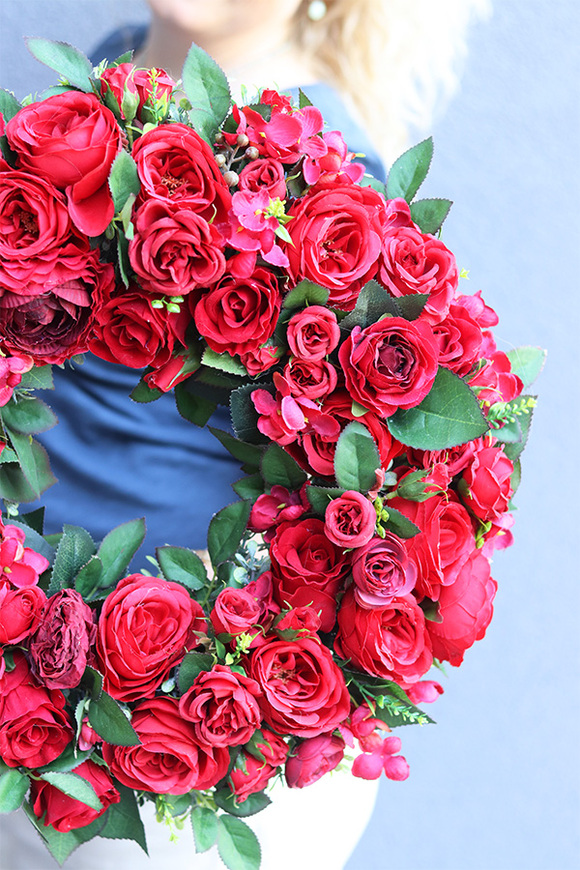 Red Fire 3, bogaty czerwony wianek z róż