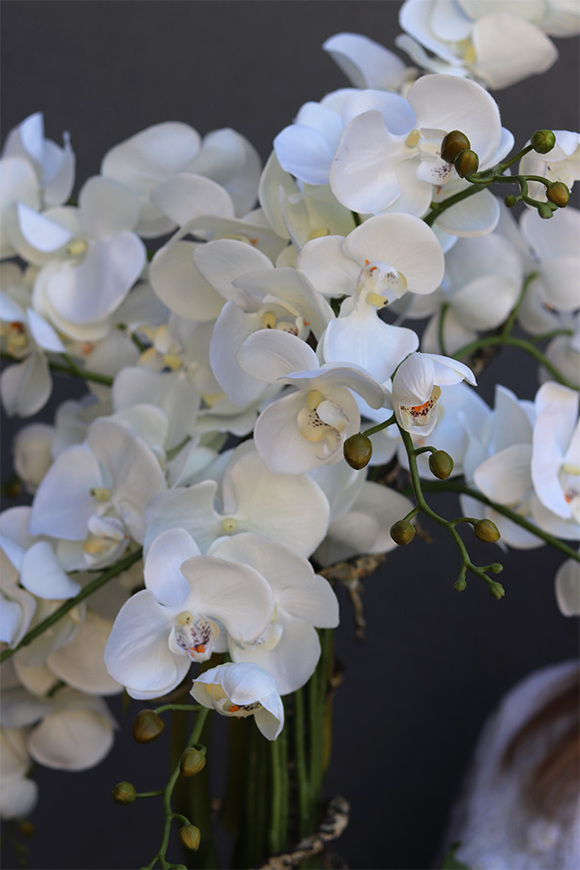 Nullina Silver Tresta 2, sztuczny storczyk w lustrzanej misie