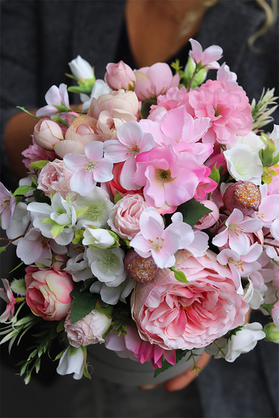 Velveto Refani 2, welurowy flowerbox z różowymi kwiatami