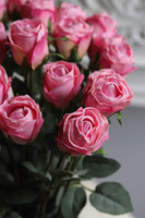 Pink Roses, kompozycja kwiatowa róże w wazonie