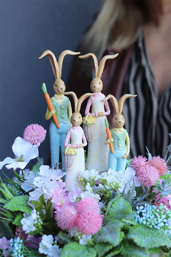 Easter Family Piano, stroik wielkanocny z zajączkami