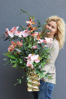 kompozycja w wysokim wazonie, Lucille Gold