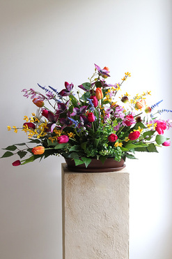 Veronia, kompozycja nagrobna w misie, wym.48x85x50cm