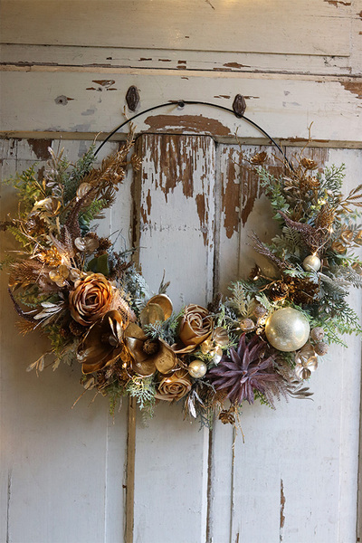 Subtelle Winter Glam, świąteczny wianek na obręczy LED