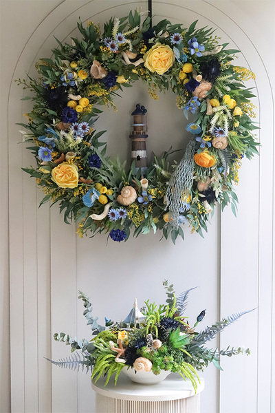 Mazurite, marynistyczny wianek z latarnią morską