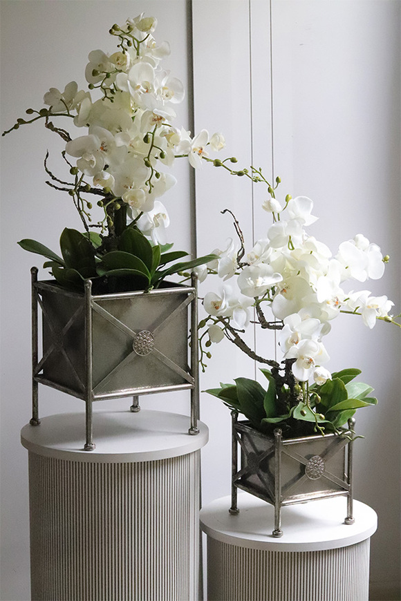 Silver Como Big, sztuczny storczyk w donicy na stojaku