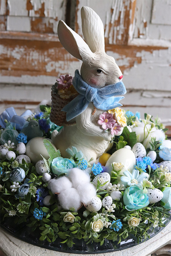 Zajączek Wielkanocny Velveti, wielkanocny stroik na tacy