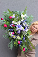 Blue Spring, wiązanka nagrobna z tulipanami