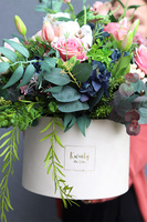 Celinna Genotte, flowerbox z tulipanami