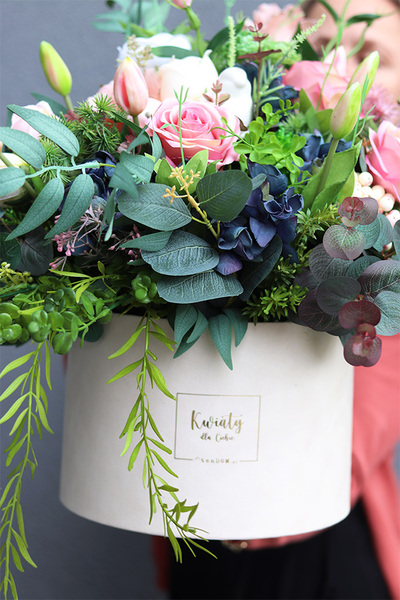 Celinna Genotte, flowerbox z tulipanami