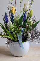 Zając w Szafirkach, wielkanocna kompozycja w naczyniu