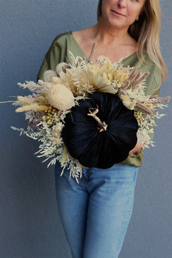 Velurowa Dynia Blackolia, jesienny flowerbox z suszem, wys.44cm