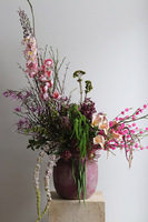 Etno Spring, wiosenna kompozycja w różowym wazonie