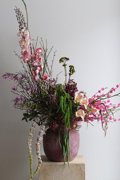 Etno Spring, wiosenna kompozycja w różowym wazonie