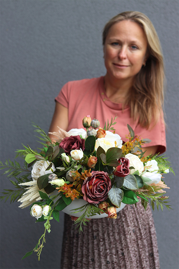 Japosti Cecile, kompozycja w szklanej misie