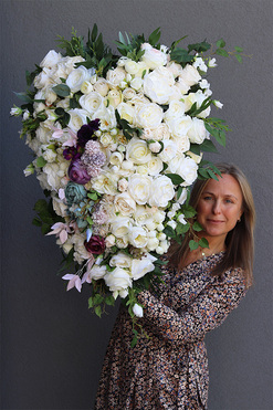 Luksuria Heart Violet, wiązanka nagrobna w kształcie serca, dł.84cm