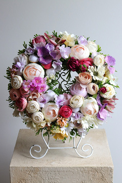 Justyna, kwiatowy wianek na drzwi, śr.30cm