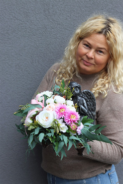 Anielska Dobroć Santoria, dekoracja nagrobna z aniołem, wym.23x34x28cm