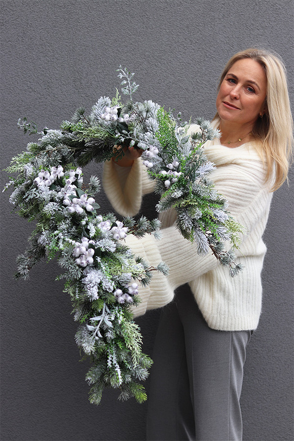 Biel w Parku, zimowa girlanda z jagodami