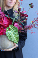 Bordona Krolewska B, nowoczesna kompozycja kwiatowa, wym.46x55x32cm