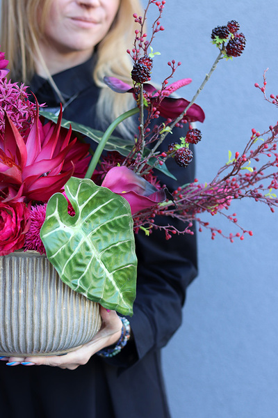 Bordona Krolewska B, nowoczesna kompozycja kwiatowa, wym.46x55x32cm