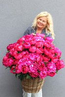  bogaty kosz z różowymi peoniami Loritta 2