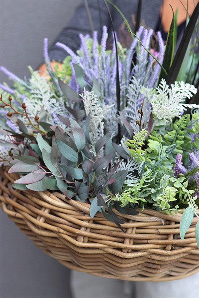 Fregata Rattania, kompozycja w koszu z wrzosami