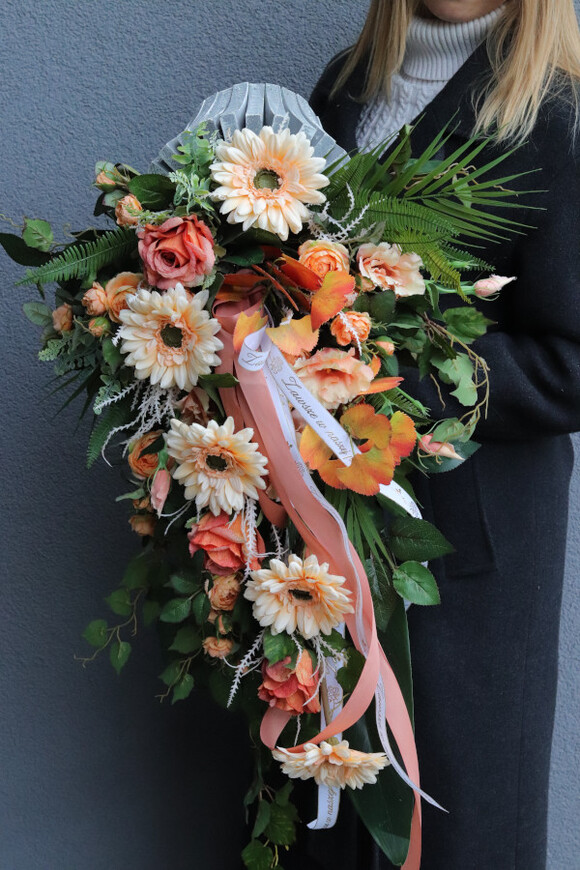 Morelle Story, pomarańczowa wiązanka nagrobna w naczyniu