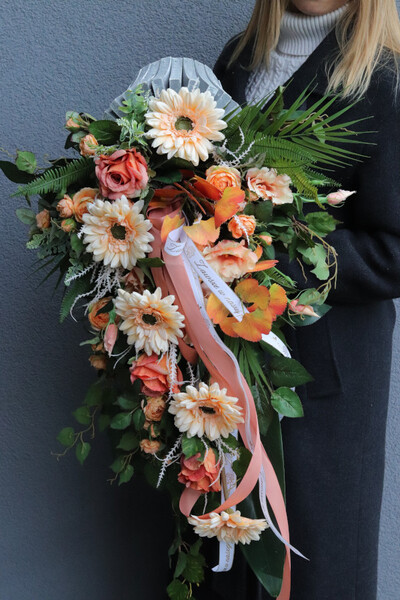 Morelle Story, pomarańczowa wiązanka nagrobna w naczyniu