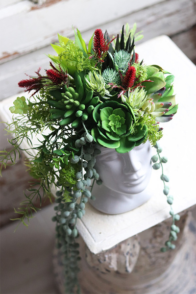 efektowna kompozycja sukulenty w głowie, Crazy Head White 2, wys.28cm